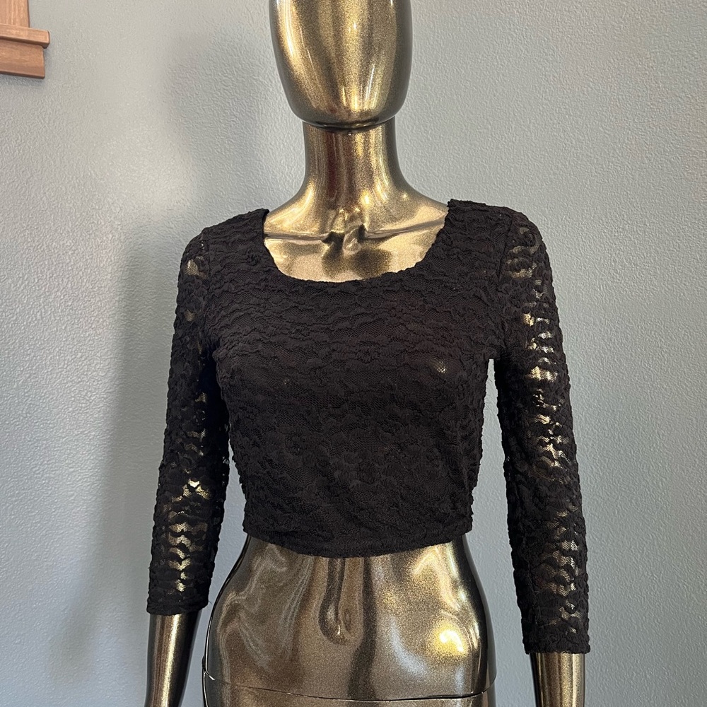 Mine Elegant Black Lace Crop Top